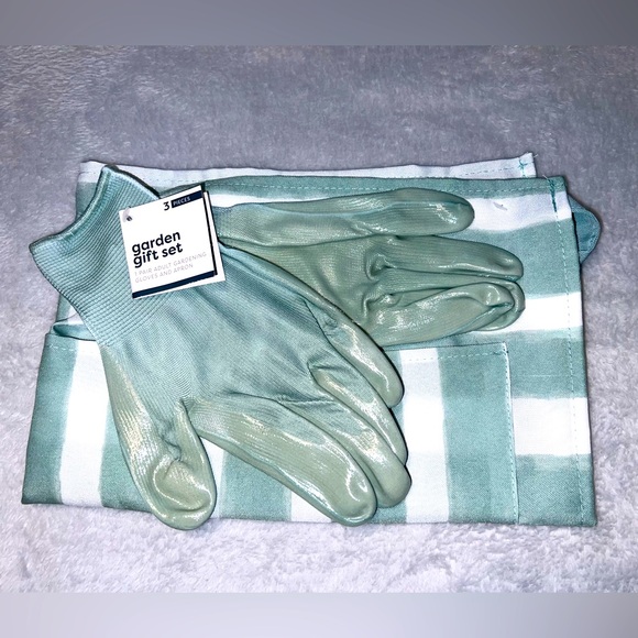 Garden Gloves and Apron - Picture 1 of 3